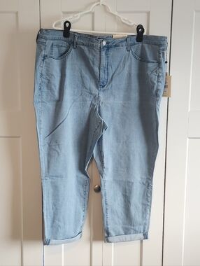 *NWT* NYDJ Margot Girlfriend Capri Jeans in Light Blue 24W Petite
